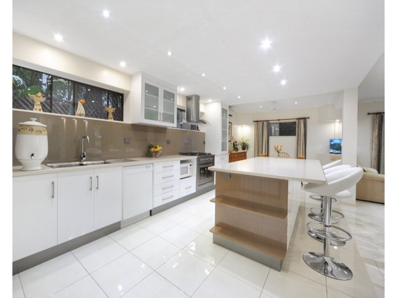 27 Manooka Dr, Cannonvale QLD 4802