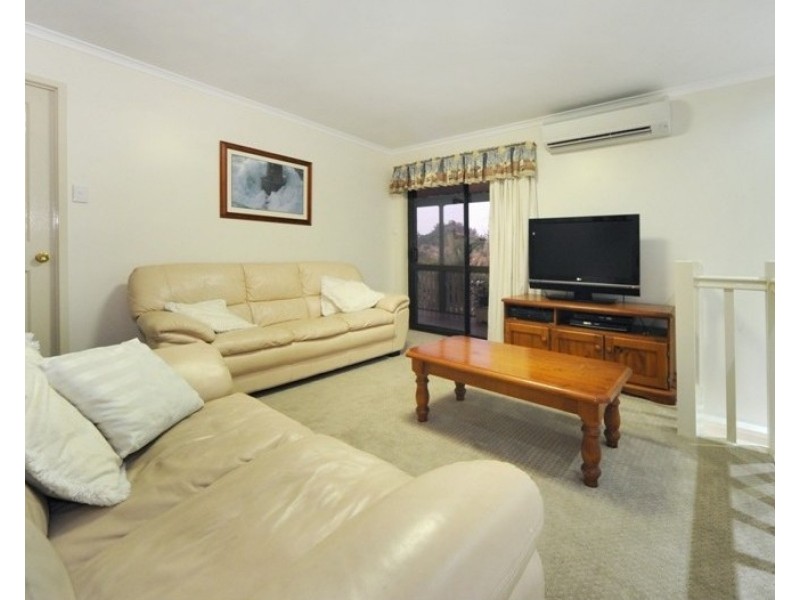 27 Manooka Dr, Cannonvale QLD 4802