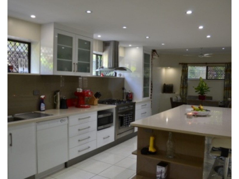 27 Manooka Dr, Cannonvale QLD 4802