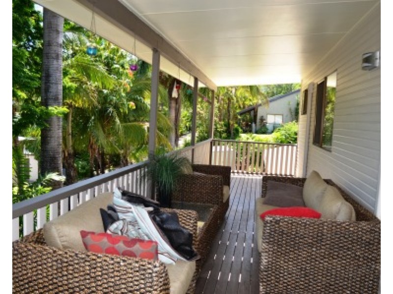 27 Manooka Dr, Cannonvale QLD 4802