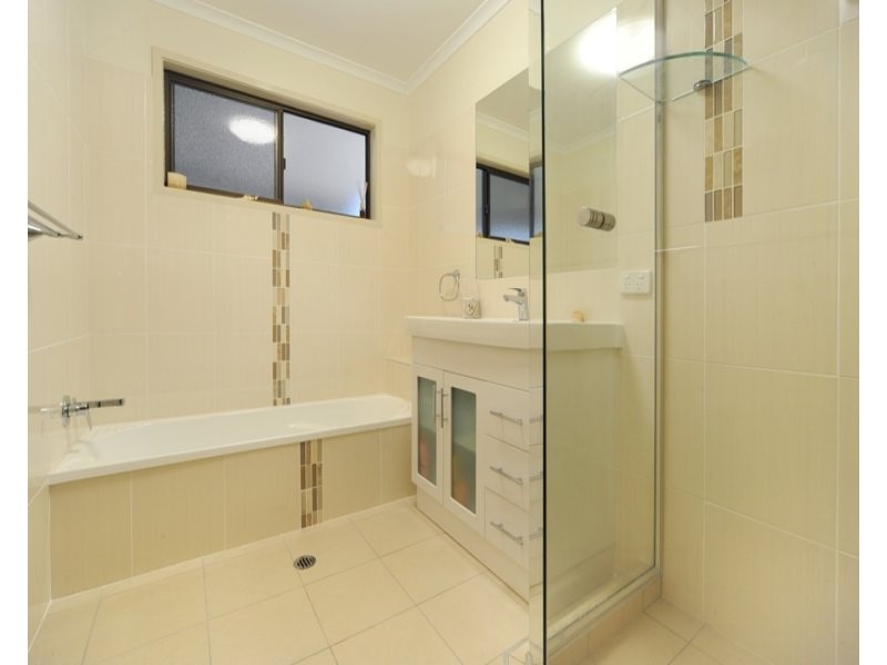 27 Manooka Dr, Cannonvale QLD 4802