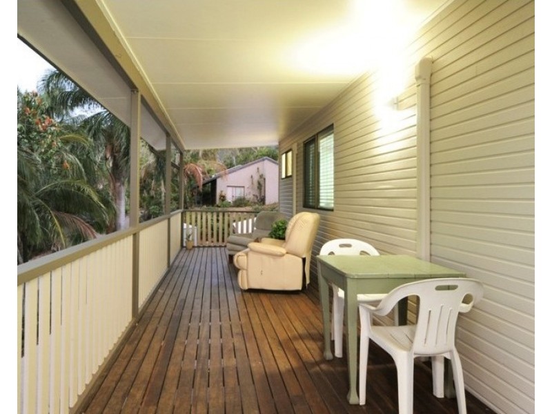 27 Manooka Dr, Cannonvale QLD 4802