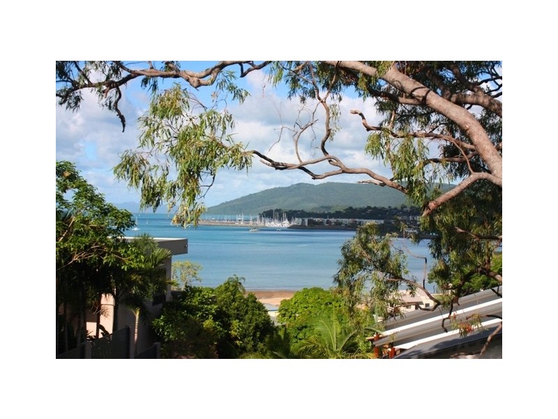 9 Stewart Drive, Cannonvale QLD 4802