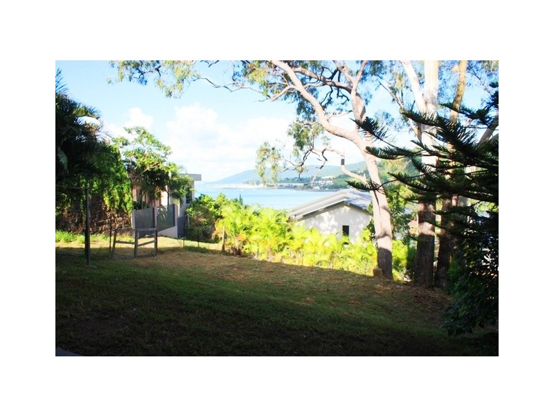 9 Stewart Drive, Cannonvale QLD 4802