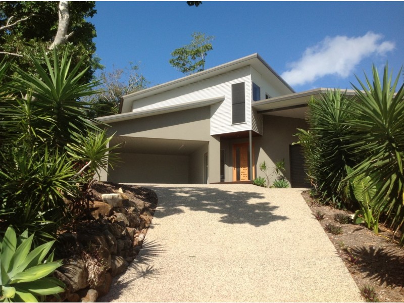 8 Raddle Court, Cannonvale QLD 4802