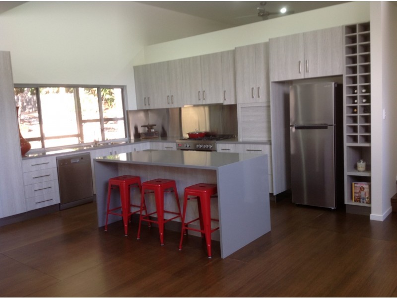 8 Raddle Court, Cannonvale QLD 4802