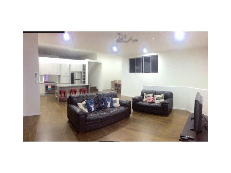 8 Raddle Court, Cannonvale QLD 4802