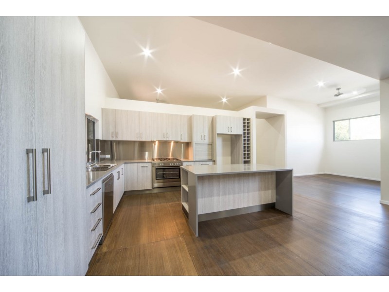 8 Raddle Court, Cannonvale QLD 4802