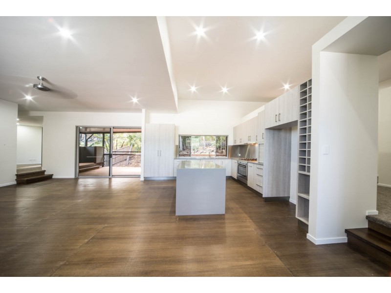 8 Raddle Court, Cannonvale QLD 4802