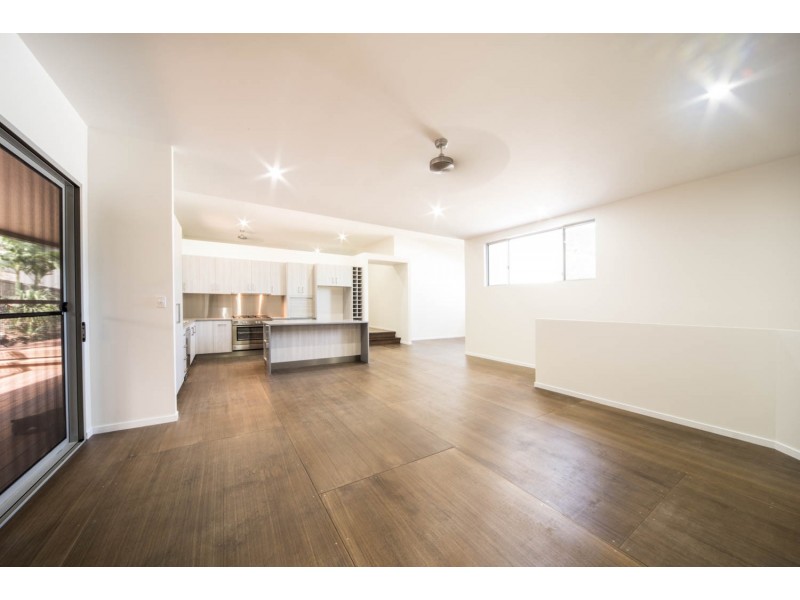 8 Raddle Court, Cannonvale QLD 4802