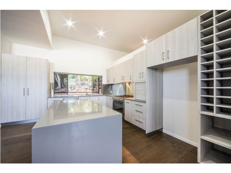 8 Raddle Court, Cannonvale QLD 4802