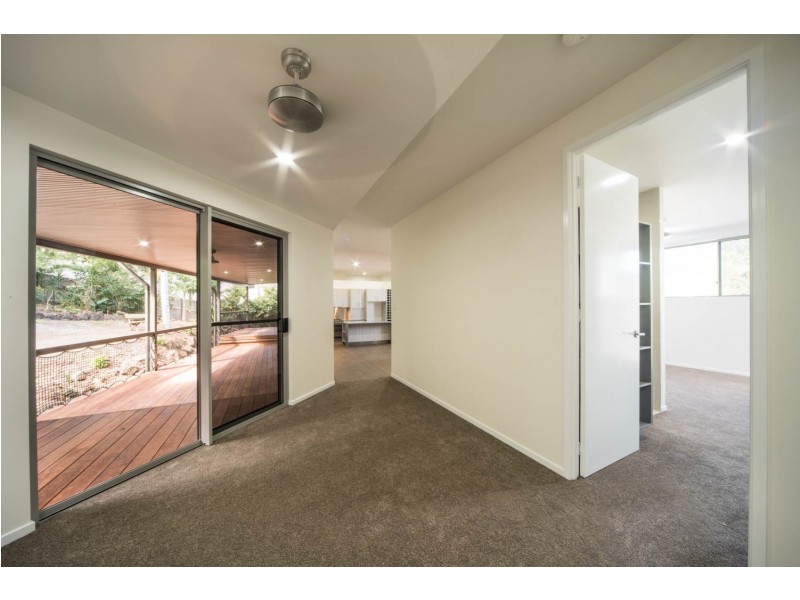 8 Raddle Court, Cannonvale QLD 4802