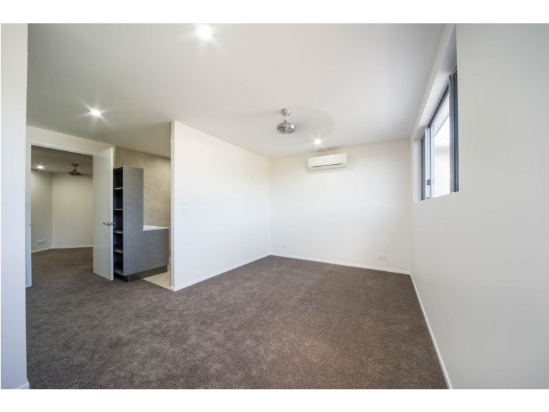 8 Raddle Court, Cannonvale QLD 4802