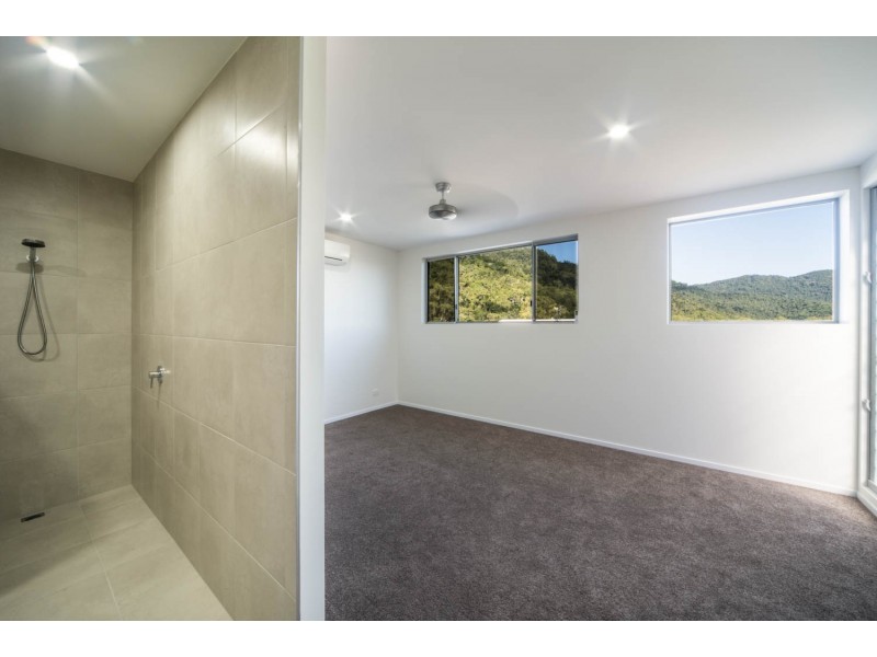 8 Raddle Court, Cannonvale QLD 4802