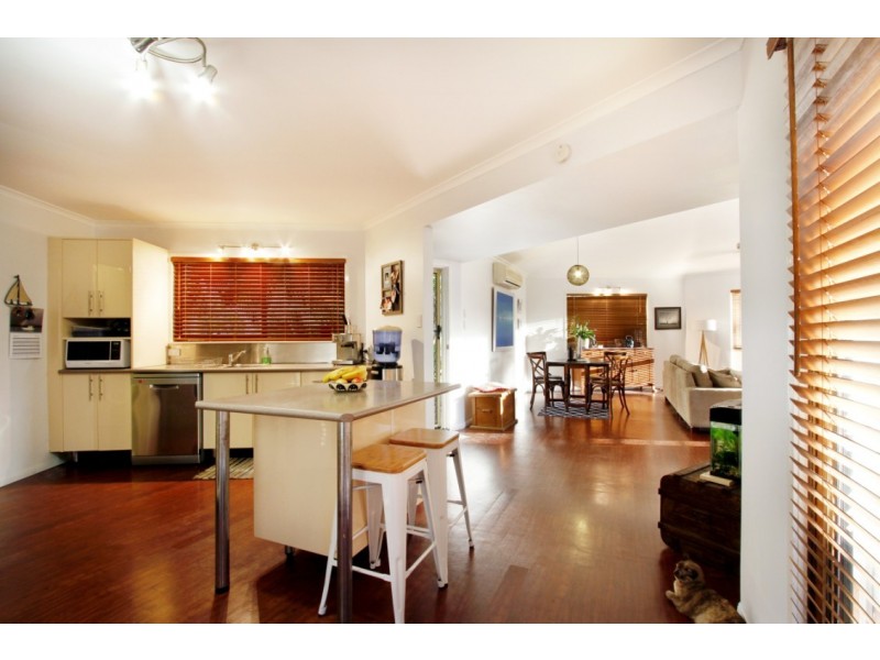 4 Warruga Street, Cannonvale QLD 4802