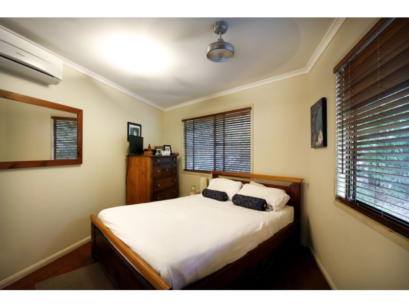 4 Warruga Street, Cannonvale QLD 4802