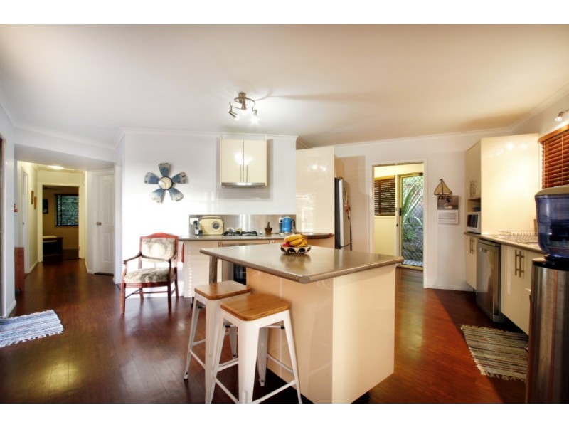 4 Warruga Street, Cannonvale QLD 4802