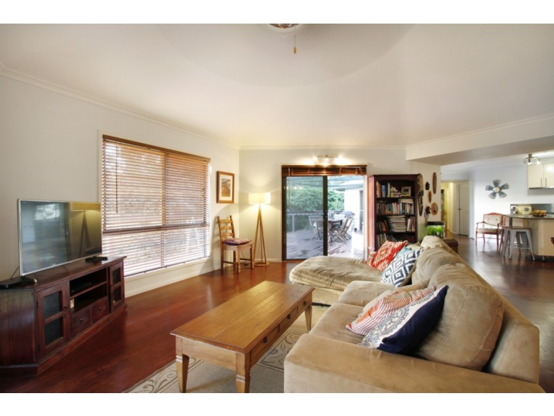 4 Warruga Street, Cannonvale QLD 4802