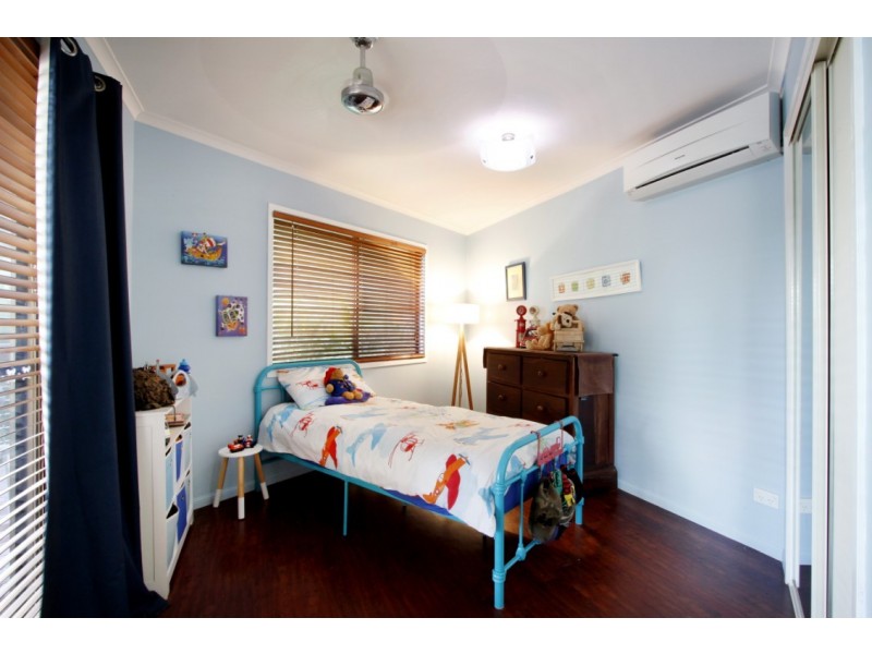 4 Warruga Street, Cannonvale QLD 4802