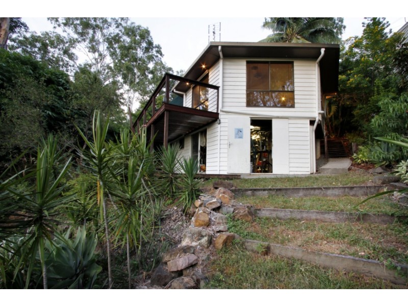 4 Warruga Street, Cannonvale QLD 4802