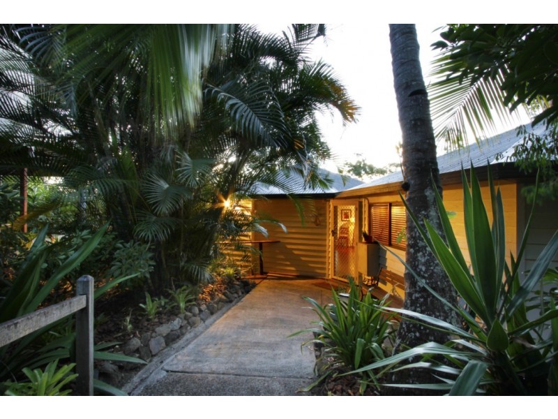 4 Warruga Street, Cannonvale QLD 4802