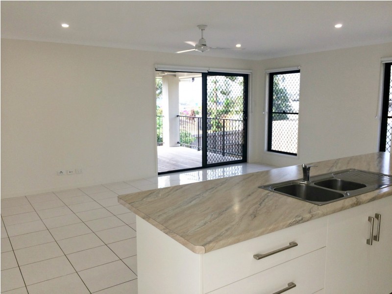 4 Bowline Lane, Cannonvale QLD 4802