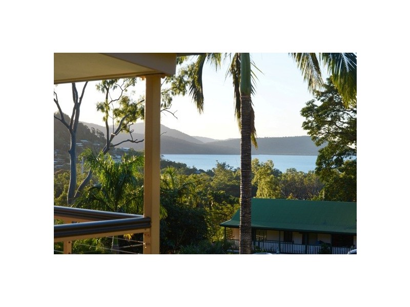 38 Island Drive, Cannonvale QLD 4802