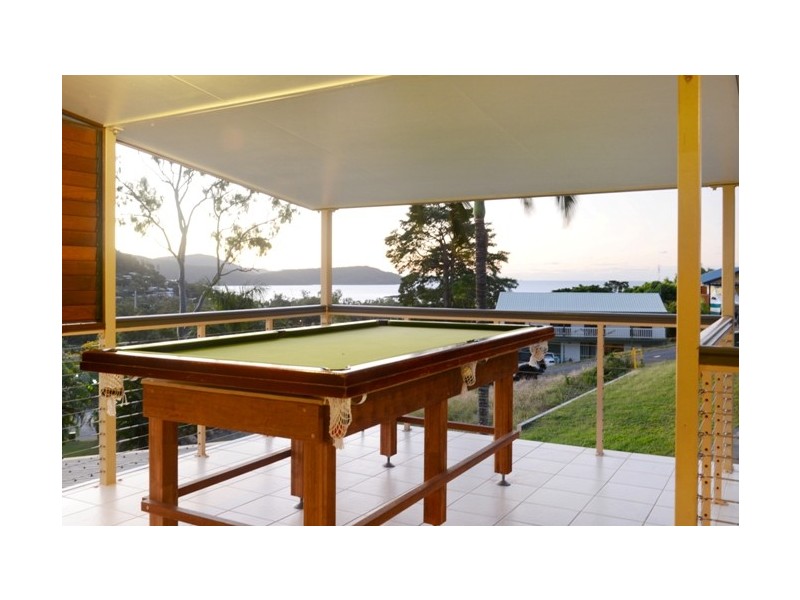 38 Island Drive, Cannonvale QLD 4802