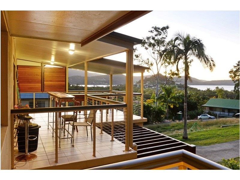 38 Island Drive, Cannonvale QLD 4802