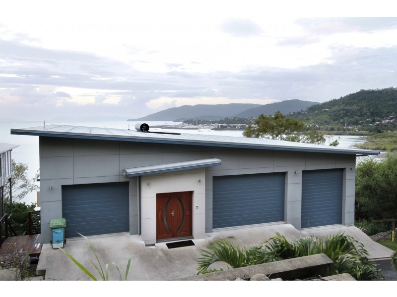 2 Jessies Way, Cannonvale QLD 4802