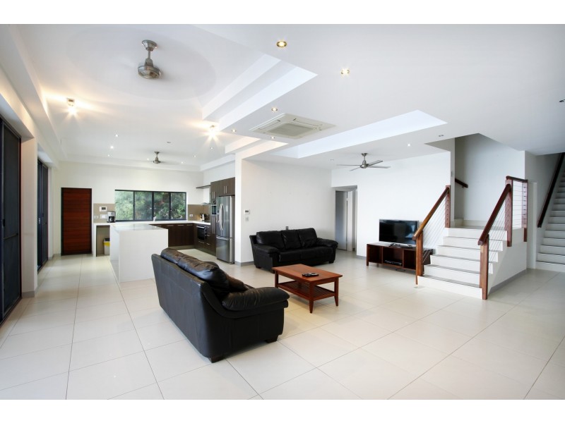 2 Jessies Way, Cannonvale QLD 4802