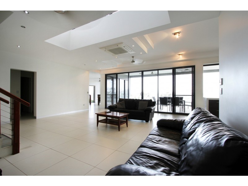 2 Jessies Way, Cannonvale QLD 4802