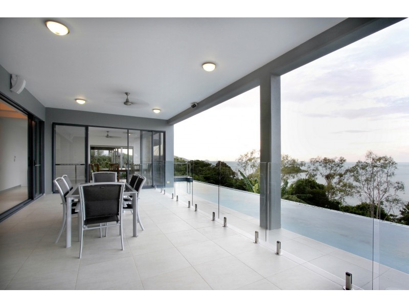 2 Jessies Way, Cannonvale QLD 4802