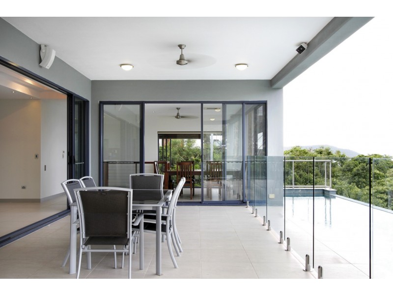 2 Jessies Way, Cannonvale QLD 4802