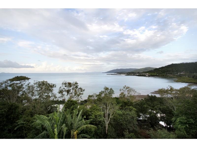 2 Jessies Way, Cannonvale QLD 4802