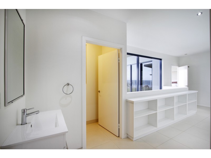 2 Jessies Way, Cannonvale QLD 4802