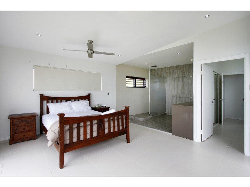 2 Jessies Way, Cannonvale QLD 4802