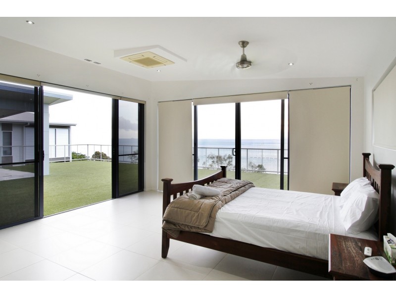 2 Jessies Way, Cannonvale QLD 4802