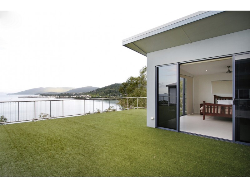 2 Jessies Way, Cannonvale QLD 4802