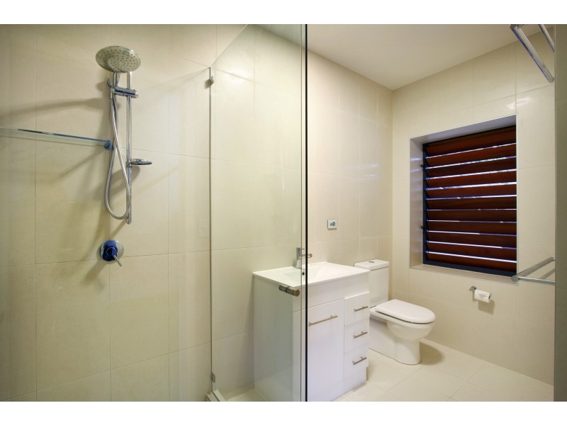 2 Jessies Way, Cannonvale QLD 4802