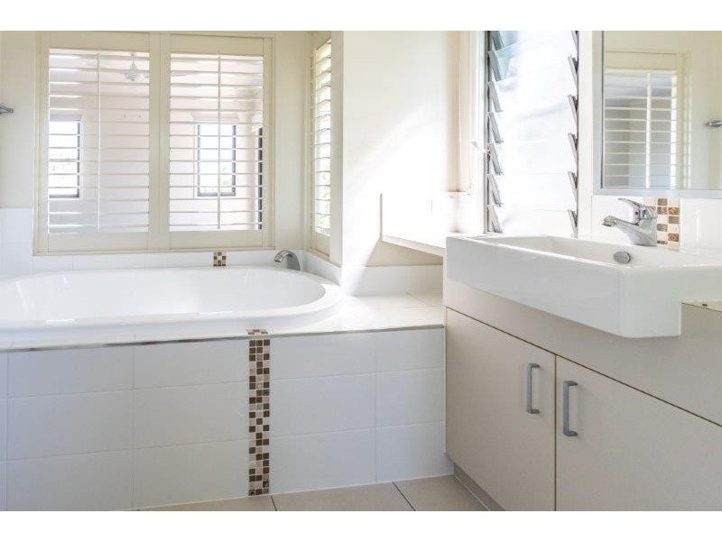 45 Eshelby Drive, Cannonvale QLD 4802