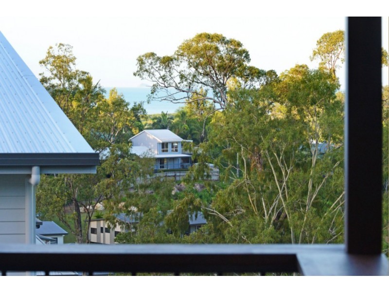 11 Scarlet Gum Crescent, Cannonvale QLD 4802