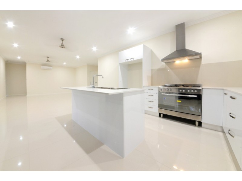 11 Scarlet Gum Crescent, Cannonvale QLD 4802