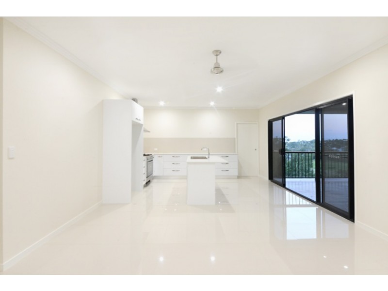 11 Scarlet Gum Crescent, Cannonvale QLD 4802