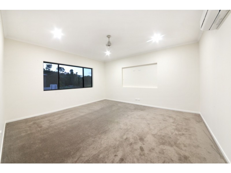 11 Scarlet Gum Crescent, Cannonvale QLD 4802