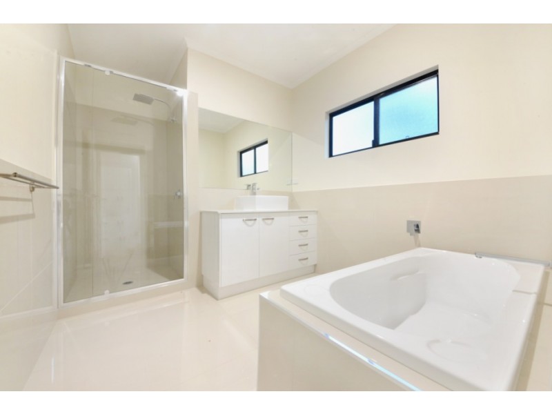 11 Scarlet Gum Crescent, Cannonvale QLD 4802