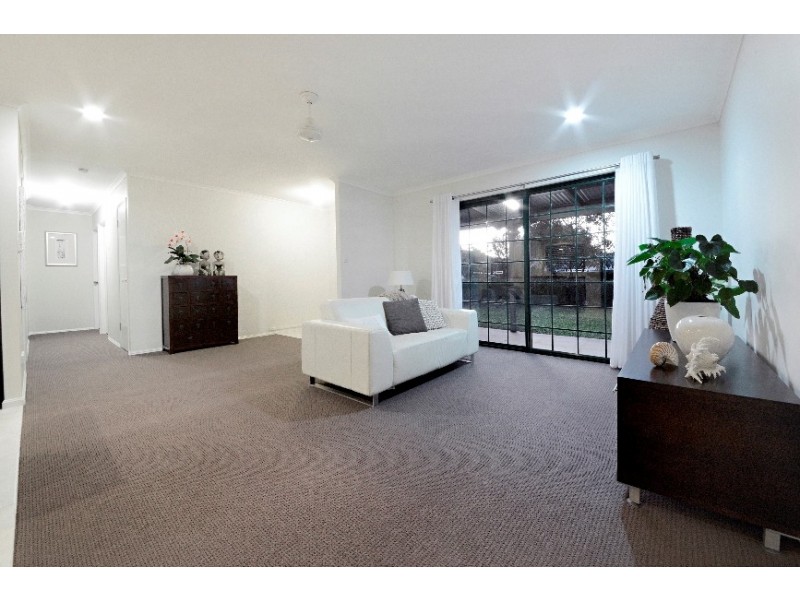 8 Cateran Close, Cannonvale QLD 4802