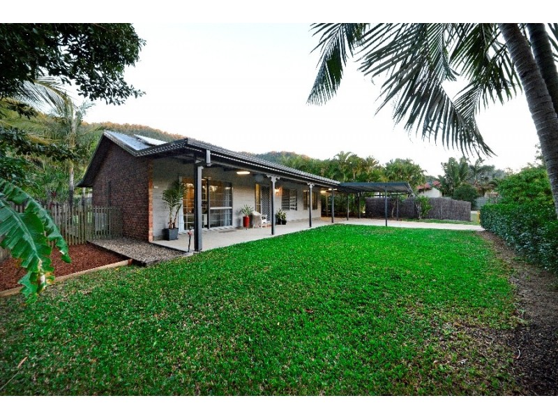 8 Cateran Close, Cannonvale QLD 4802