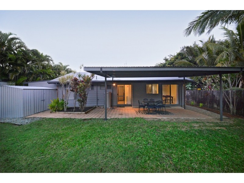 8 Cateran Close, Cannonvale QLD 4802