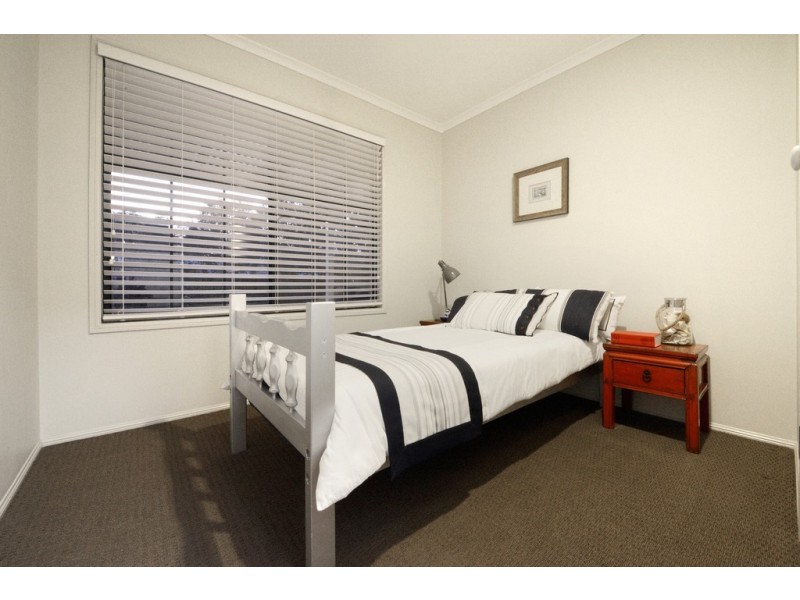 8 Cateran Close, Cannonvale QLD 4802